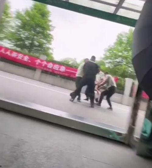 今日上海吃瓜事件视频曝光,一幕幕引发网友热议